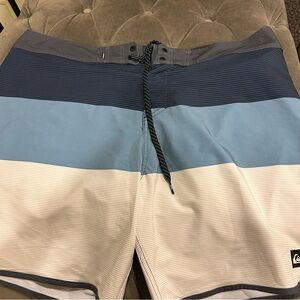 Quiksilver Men's Navy and Light Blue Board Shorts